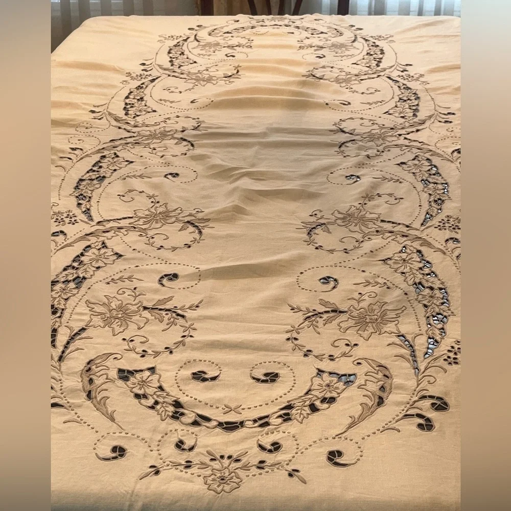 Beige MADEIRA LINEN HAND EMBROIDERED FLORAL CUTWORK TABLECLOTH VINTAGE:115”x 63”